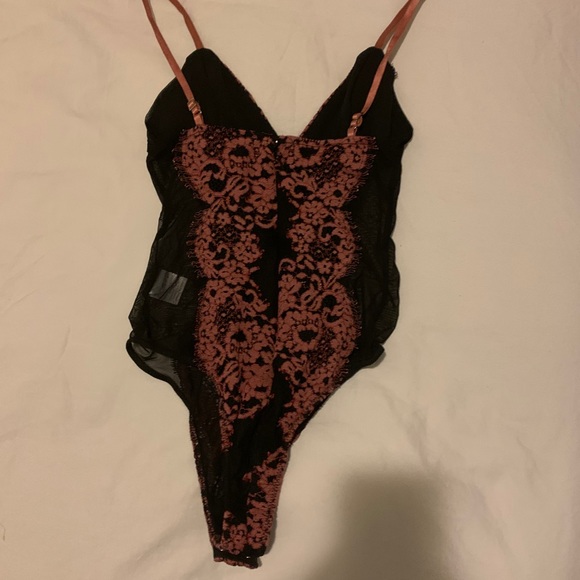 Revolve bodysuit - Picture 3 of 3